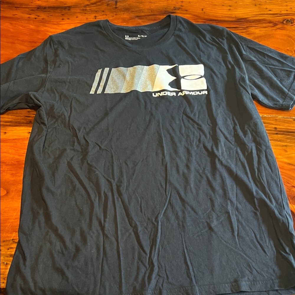 Under Armour Men's Dark Gray Tee with Silver Logo